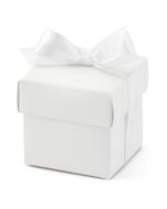 boîtes à dragées carrées blanches avec ruban